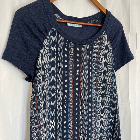 MAURICES Women’s Blue White Aztec Print Short Sleeve Blouse Size Medium - Picture 2 of 11
